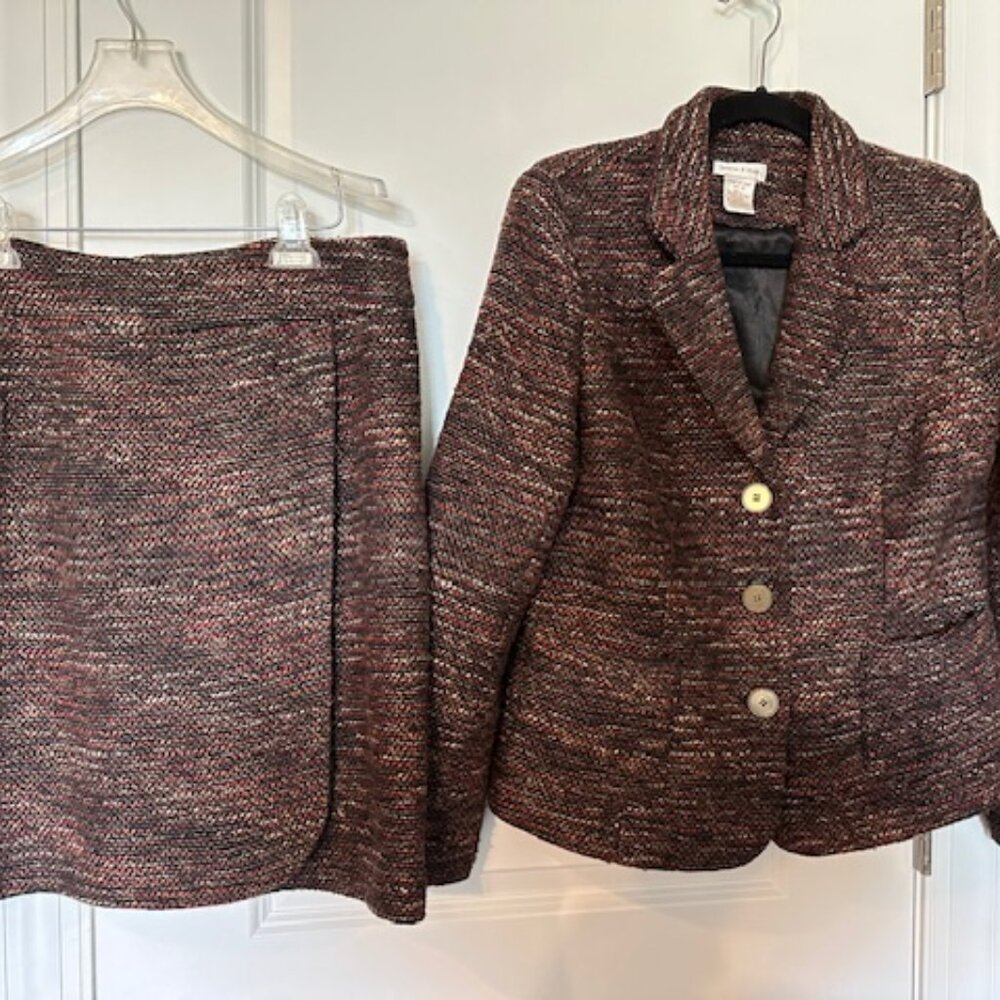 MONROE AND MAIN 2PC TWEED SKIRT SUIT.